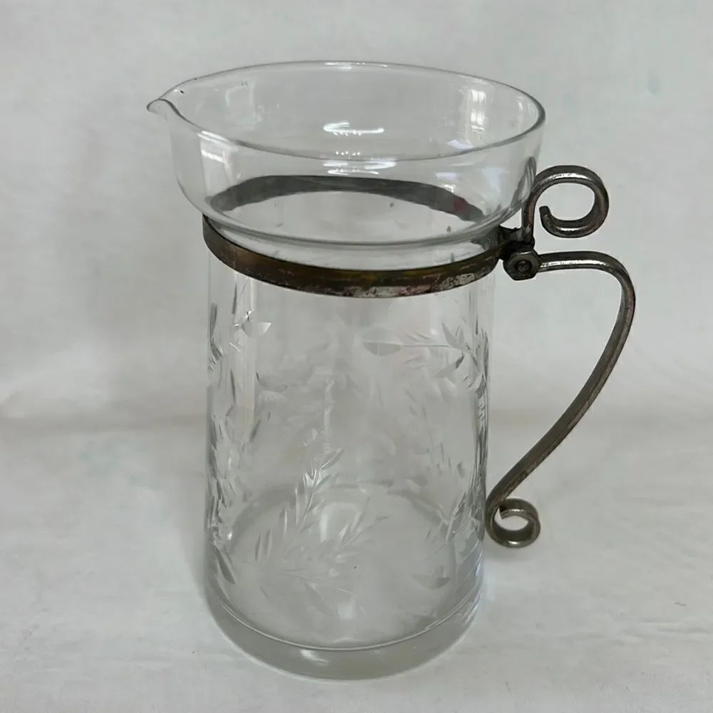 Milk Jug Vintage 8 Oz 4 1/4 In Tall 2 1/2 In Round Spout Metal Handle Vintage